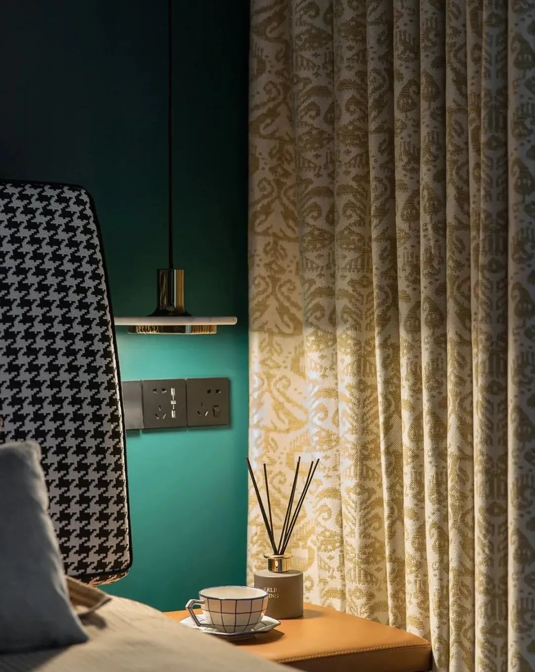 空間塑成彩色積木，只為滿足二位公主的少女心