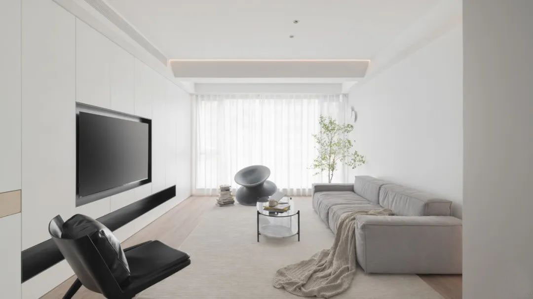 工作如此繁雜，居家何不簡單一些？三口之家的極簡美宅