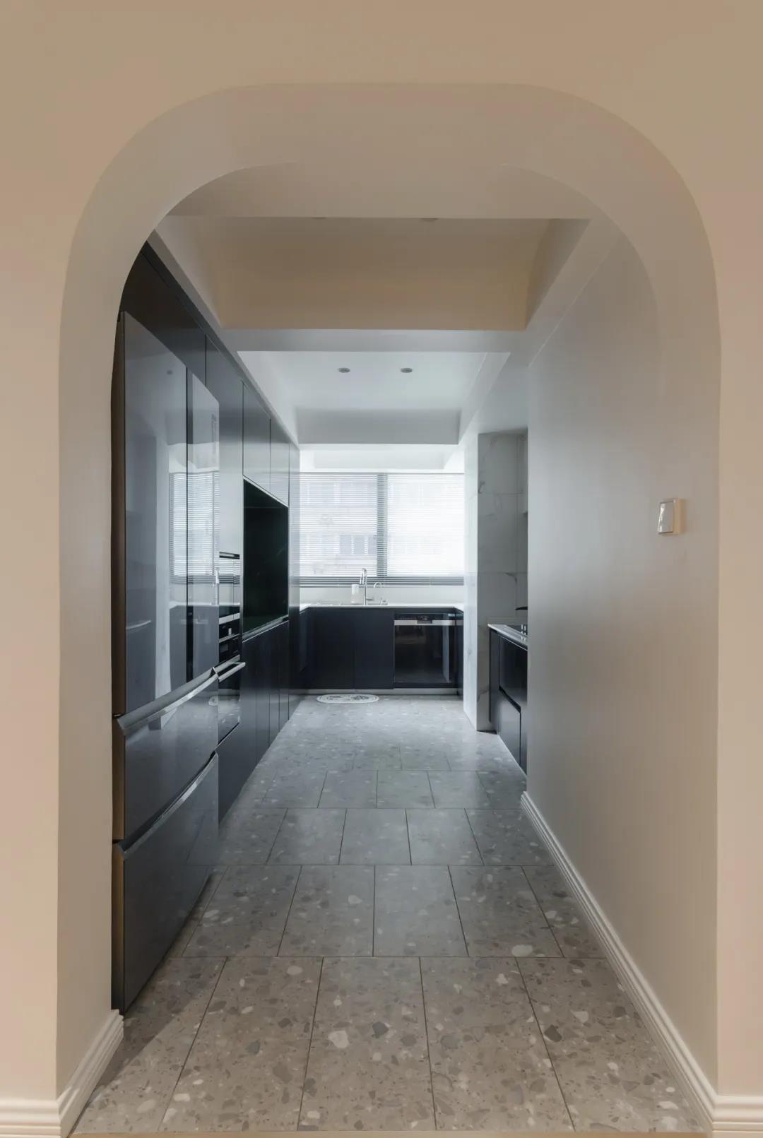 色彩沖擊下塑造的視覺平衡，現代家居也能復刻的古典之美