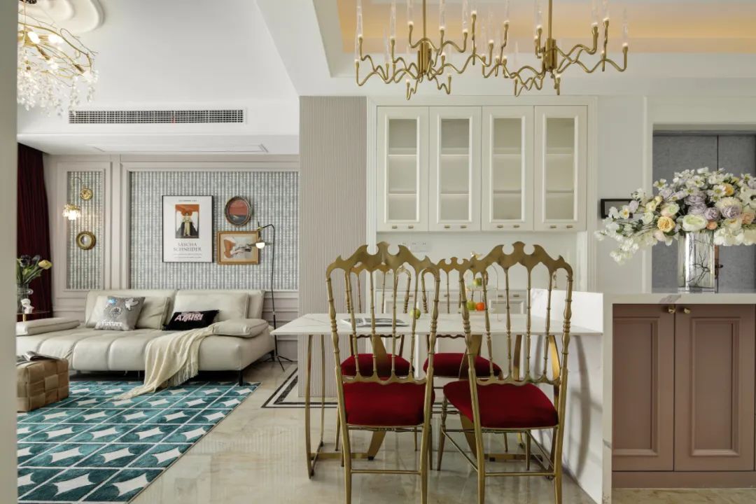 繁復裝飾也能和而不亂？看看她家，成全你的小資自由