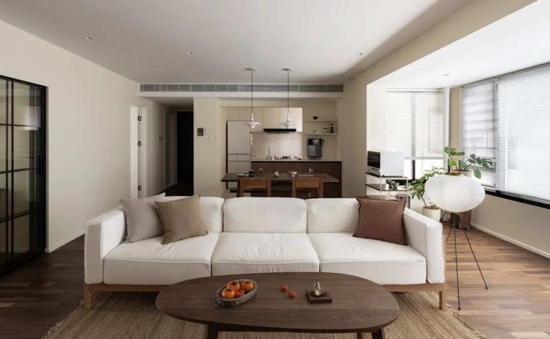 三代同堂居家新寵，原木家具配暖白硬裝，將溫馨進行到底