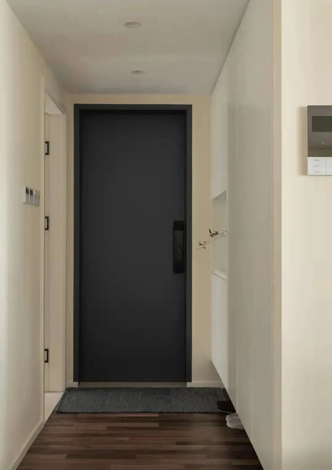 三代同堂居家新寵，原木家具配暖白硬裝，將溫馨進行到底