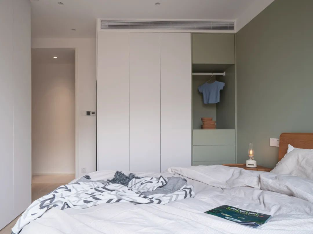 小戶型潮設計丨客廳陽臺榻榻米、創(chuàng)意壁龕“房中房”	