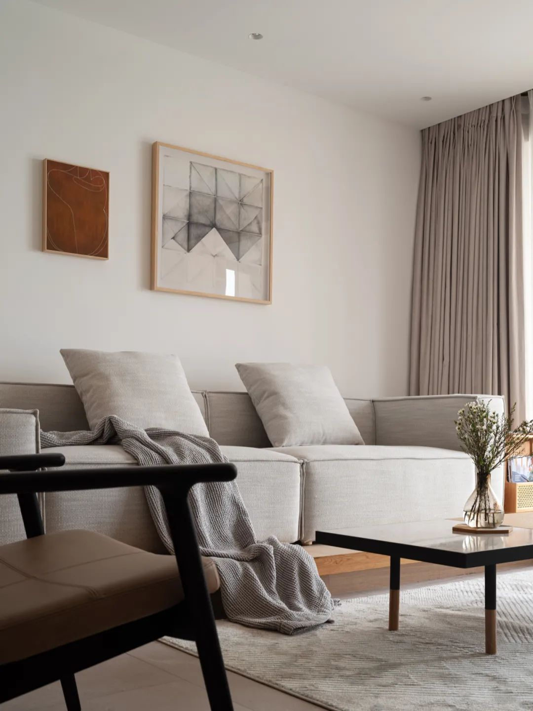 小戶型潮設計丨客廳陽臺榻榻米、創(chuàng)意壁龕“房中房”	