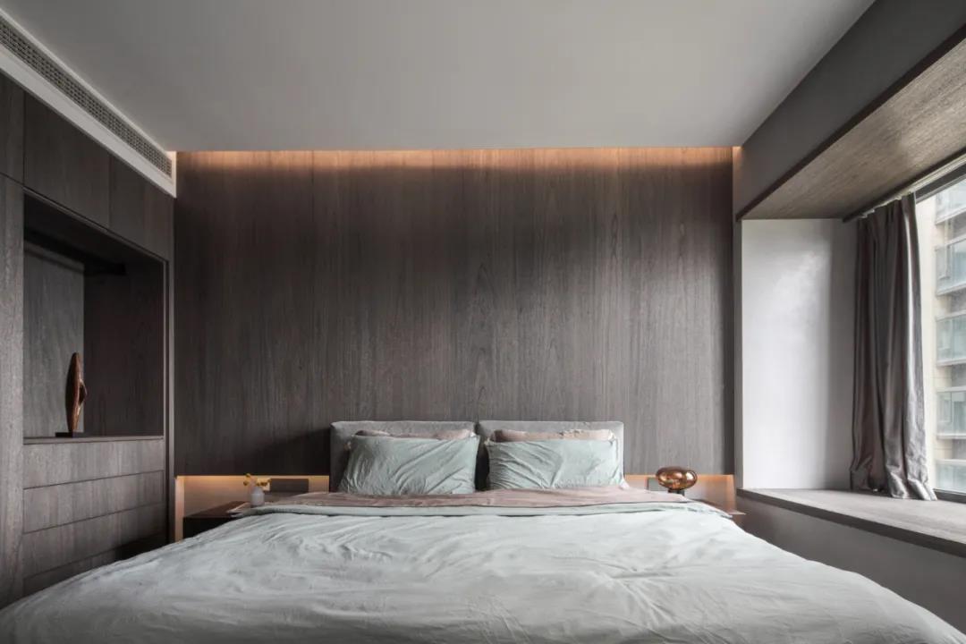 咖啡店老板巧改毛坯房“高級灰雕塑風”邊藝術邊生活