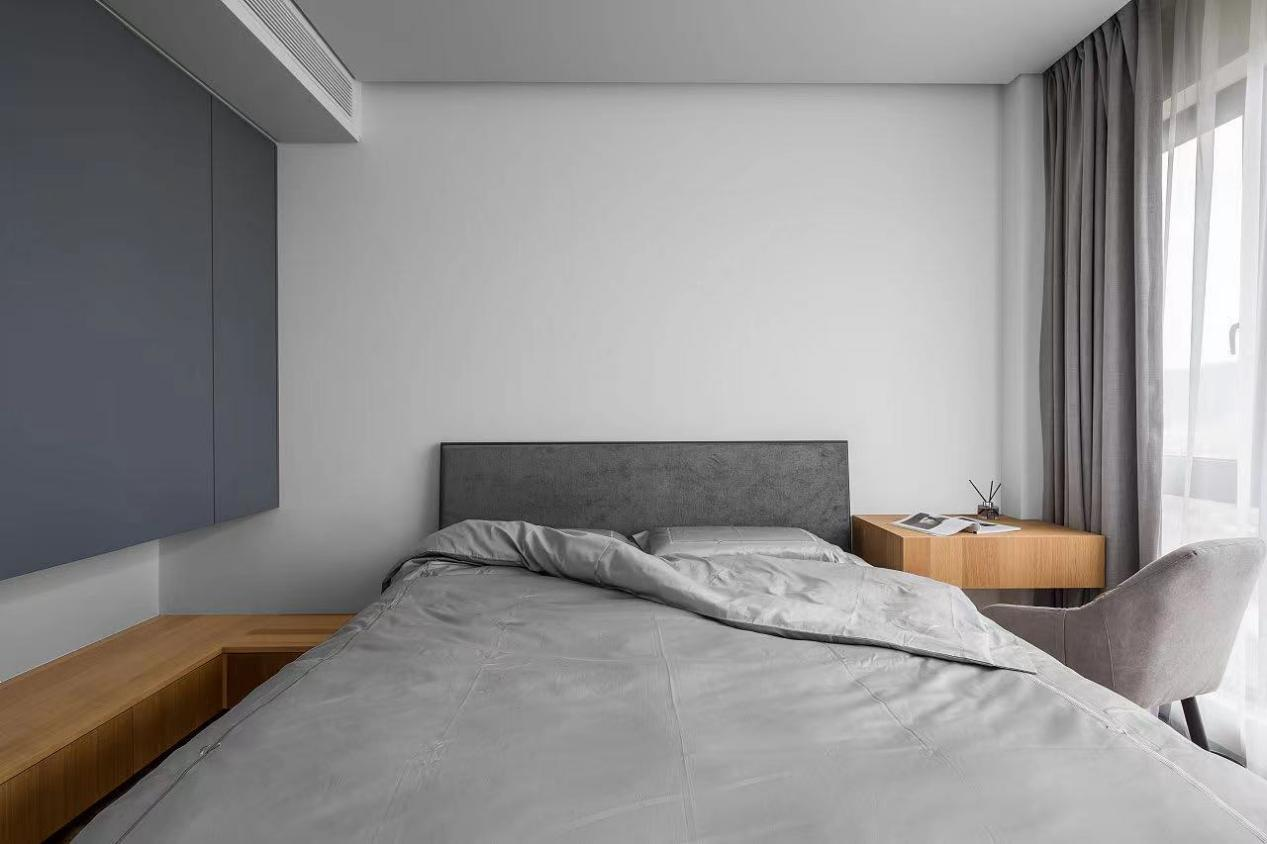 咖啡店老板巧改毛坯房“高級灰雕塑風”邊藝術邊生活