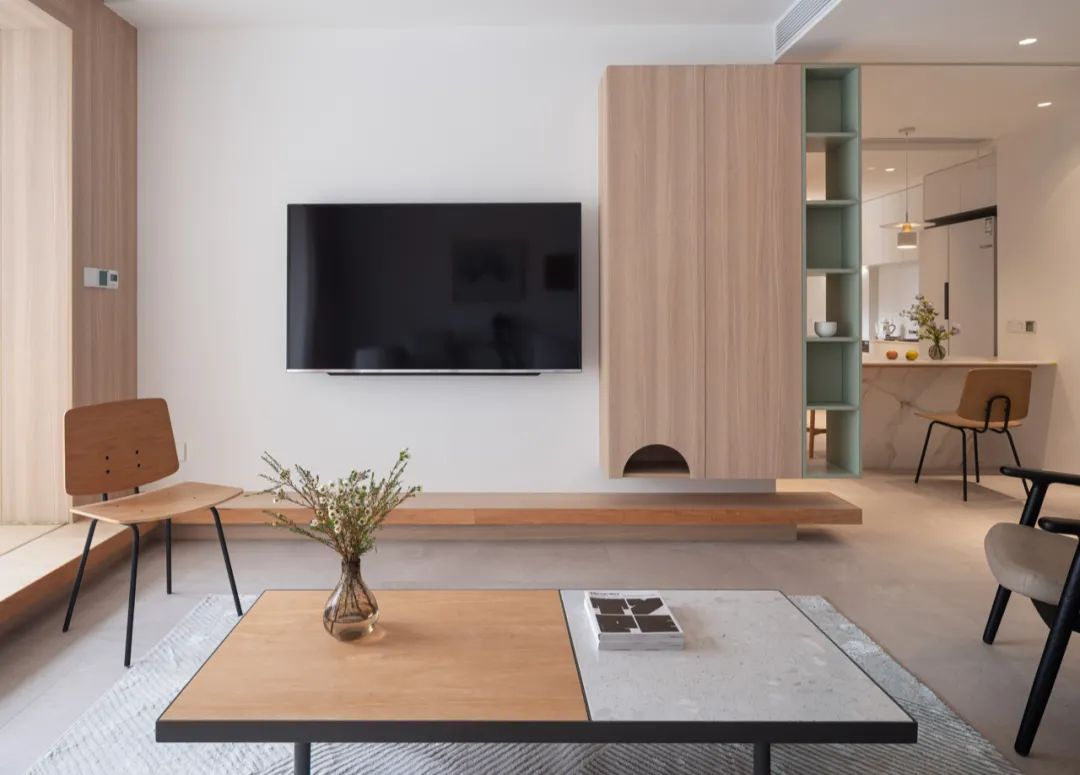 小戶型潮設計丨客廳陽臺榻榻米、創(chuàng)意壁龕“房中房”	