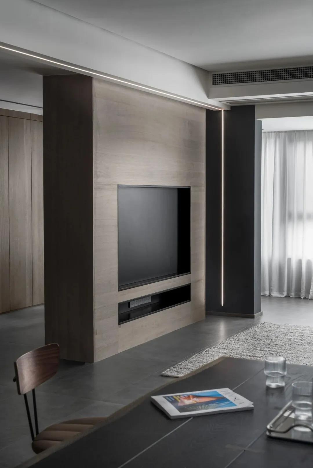 咖啡店老板巧改毛坯房“高級灰雕塑風”邊藝術邊生活