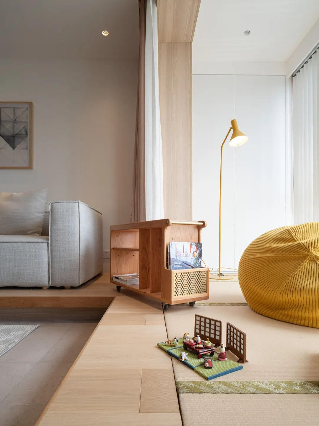 小戶型潮設計丨客廳陽臺榻榻米、創(chuàng)意壁龕“房中房”	