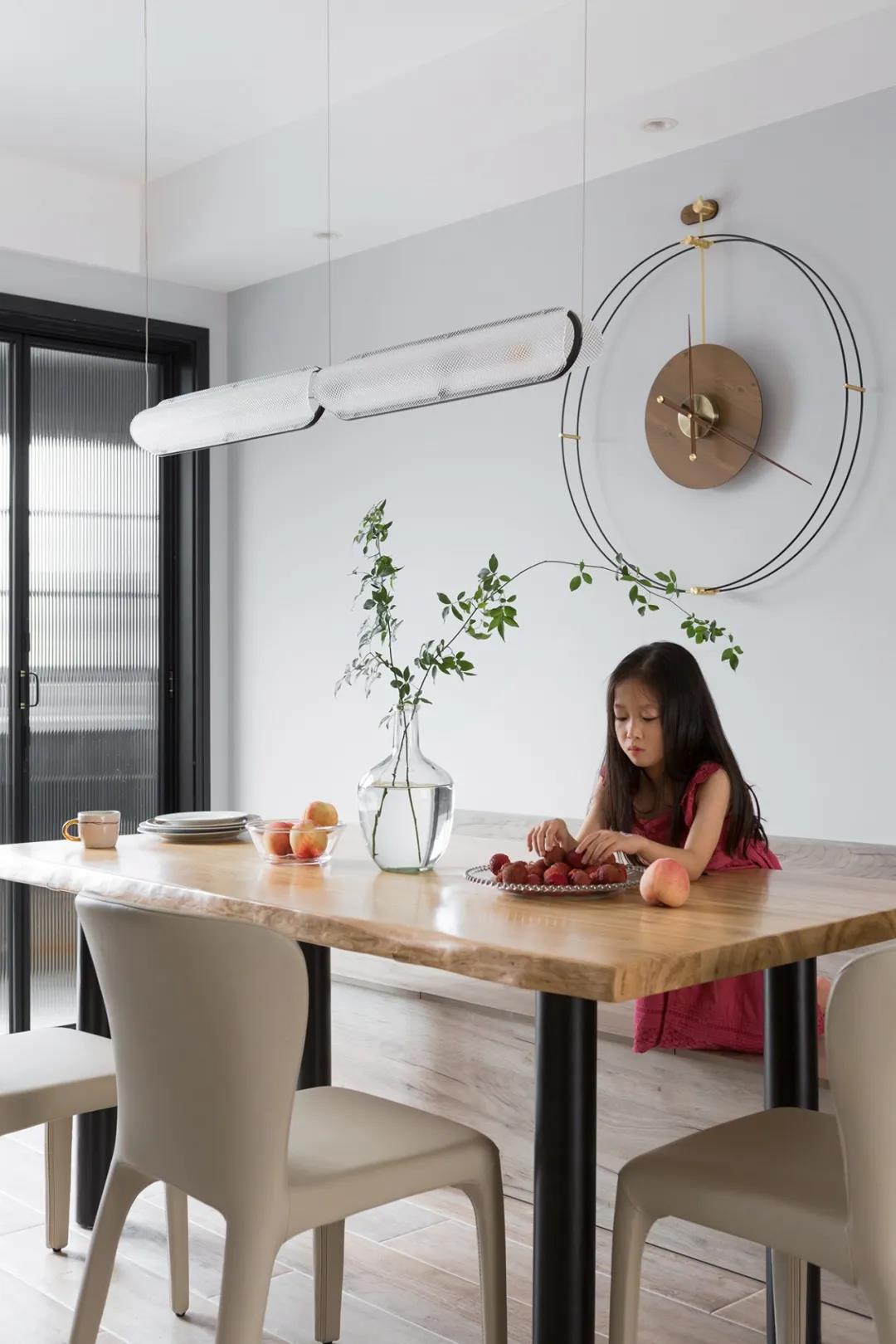 「130㎡巧收納」?jié)M窗日色文書香·兒女雙全盡笑顏	