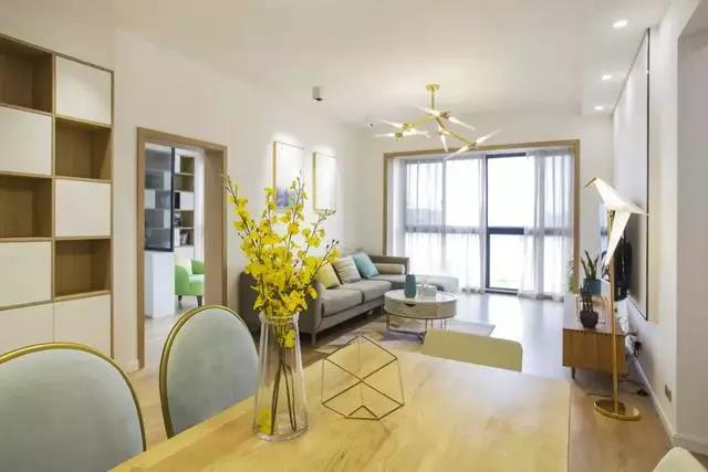 105㎡三人幸福港灣，方格餐邊柜+景觀式閱讀角，讀書觀景兩不誤