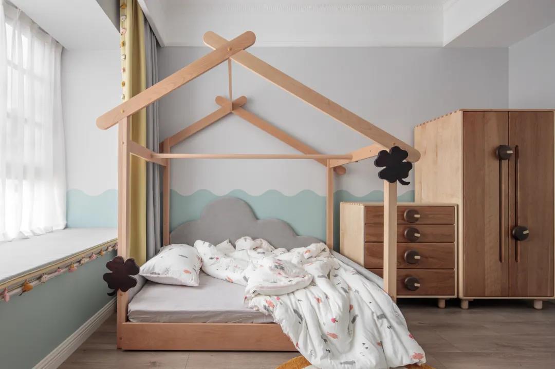 她家“客廳餐廳書房”各自獨立，又完美融合