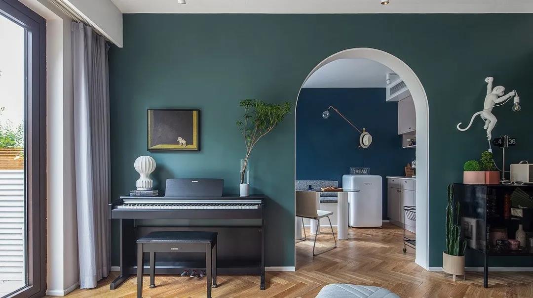 客廳去電視化，78㎡三口之家書墻+休閑吧，好看又實用