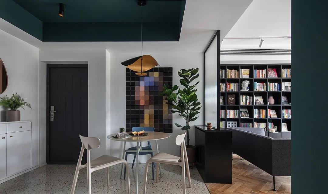 客廳去電視化，78㎡三口之家書墻+休閑吧，好看又實用